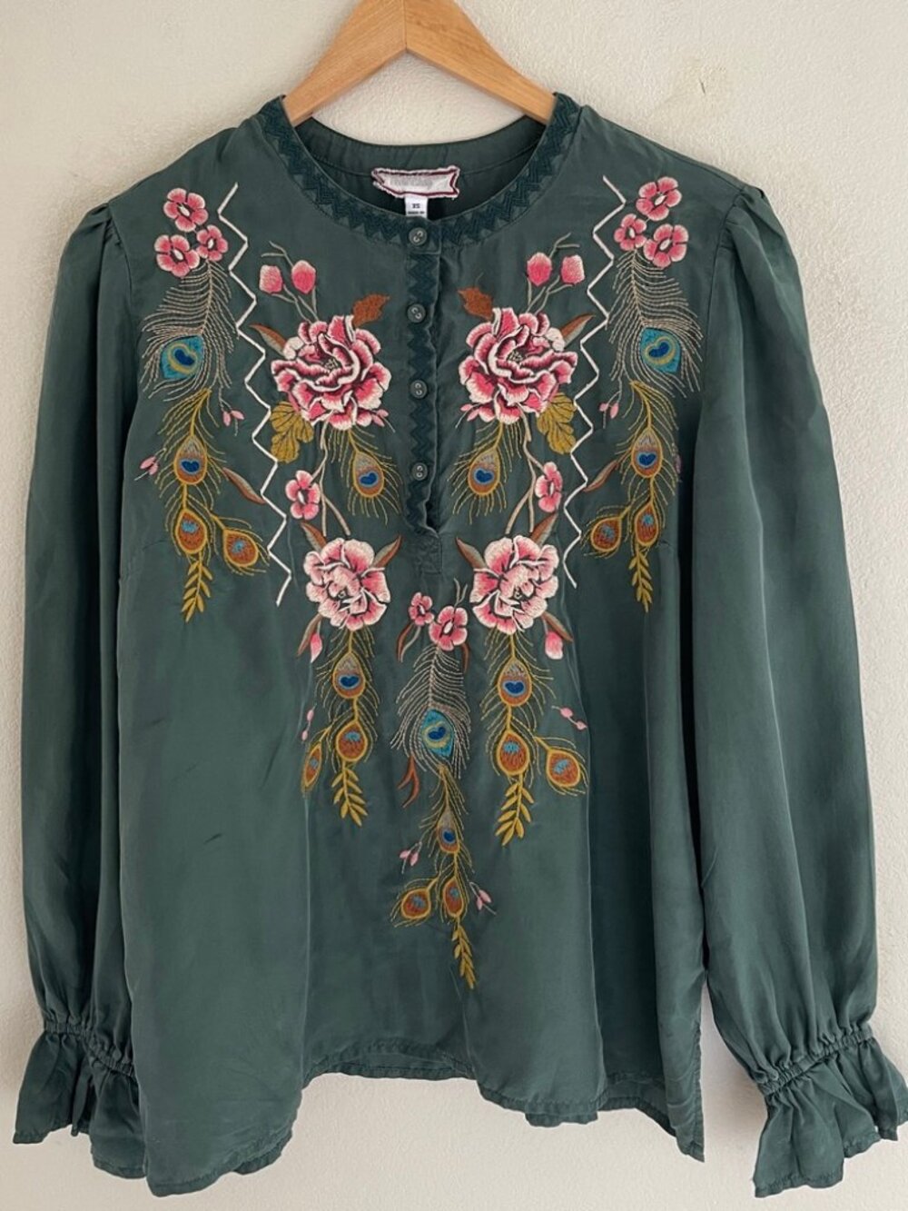 JOHNNY WAS Forest Green Peacock & Floral Embroidered Silk Top: Size XS: NWOT!!